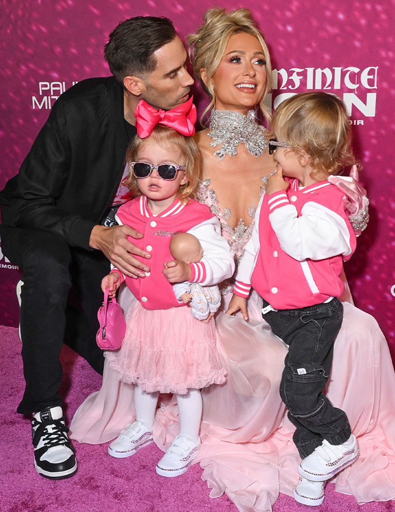 Paris Hilton, Çocuklarıyla Pembe Halıda