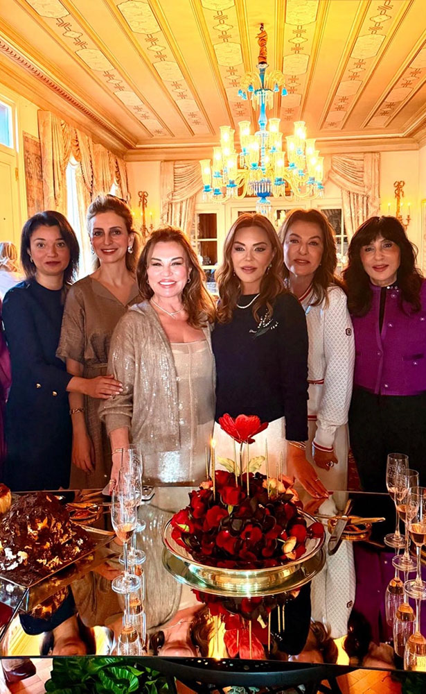 Feryal Gülman, 62. Yaşını Dostlarıyla Kutladı