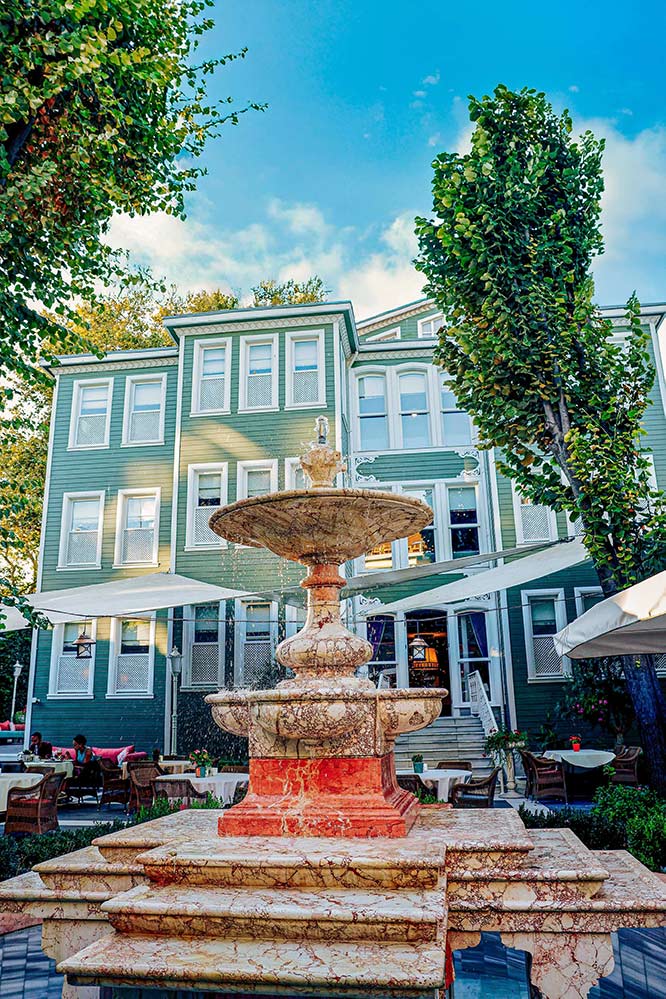 Sultanahmet’te Saklı Bir Bahçe: Yeşil Ev’de Pazar Brunch’ı