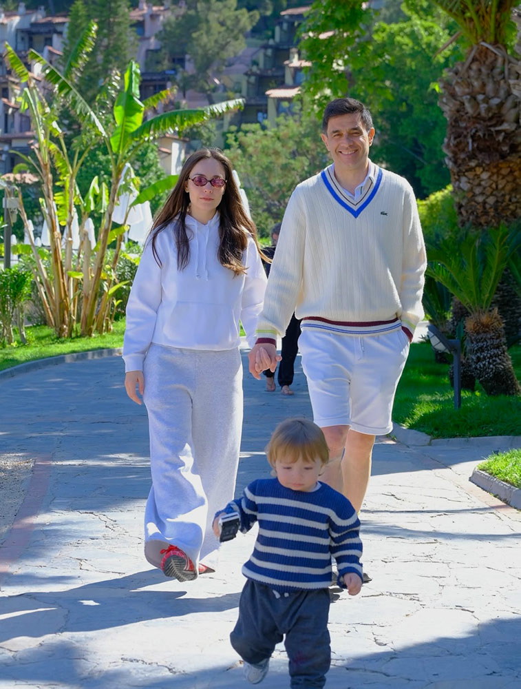 Cansel Elçin ve Zeynep Tuğçe Bayat’tan sezonun ilk yaz kareleri