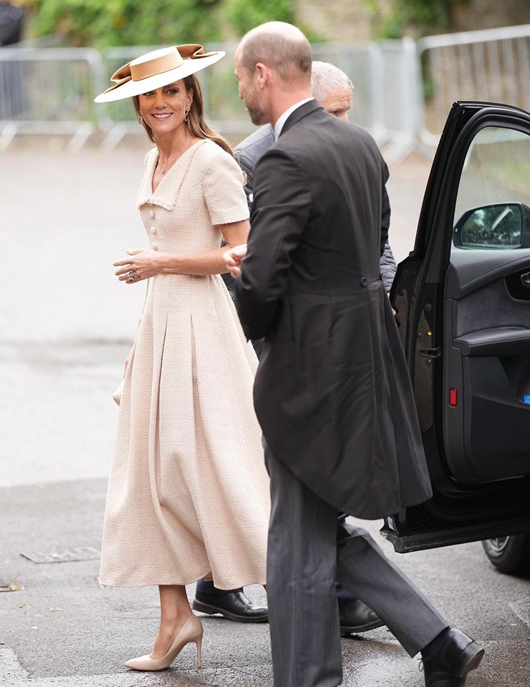 Prenses Catherine’den Düğün Davetinde Kusursuz Stil Gösterisi