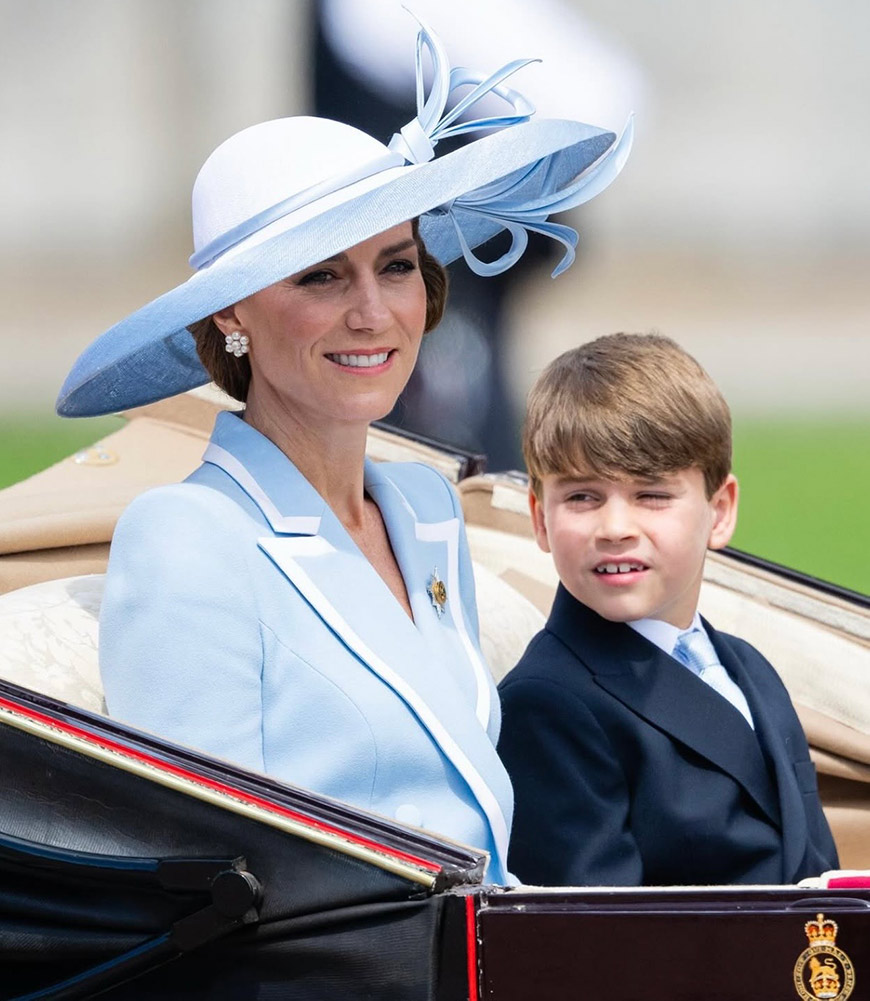 Kate Middleton zarafetiyle Trooping the Colour törenine damga vurdu