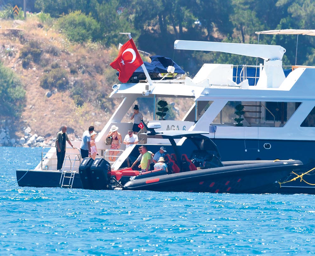 Ünlüler Bodrum'da Sezonu Açtı