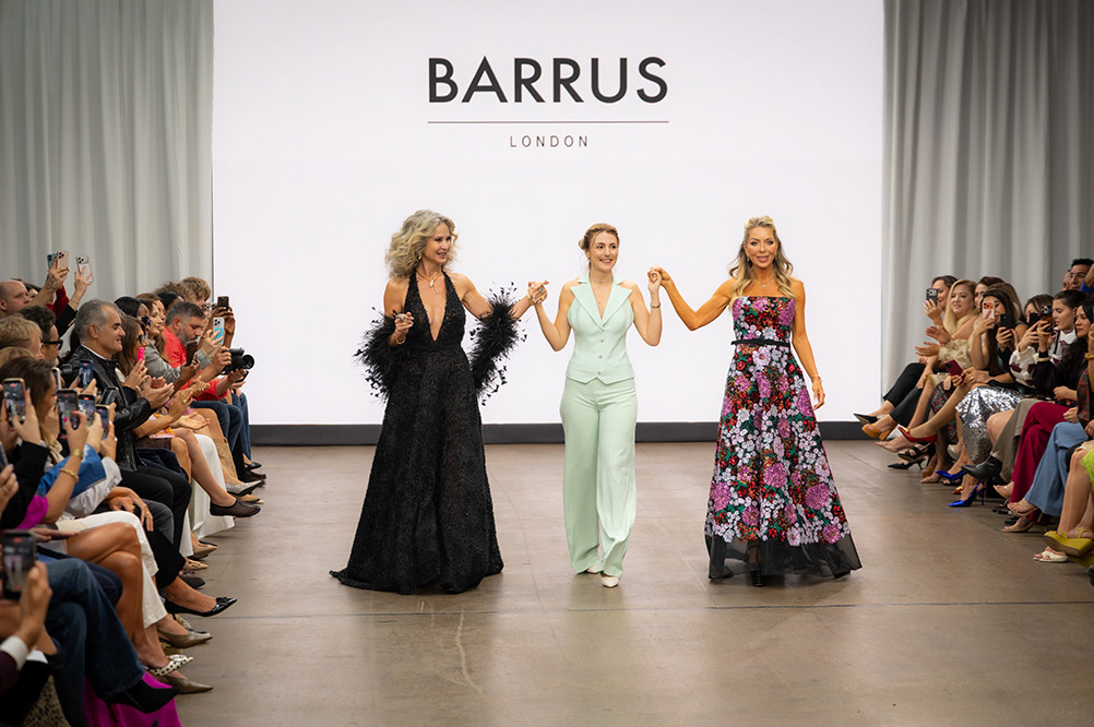 BARRUS’UN “ANADOLU BAHÇESİ” LONDRA’DA EĞİTİME DESTEK İÇİN PODYUMDAYDI
