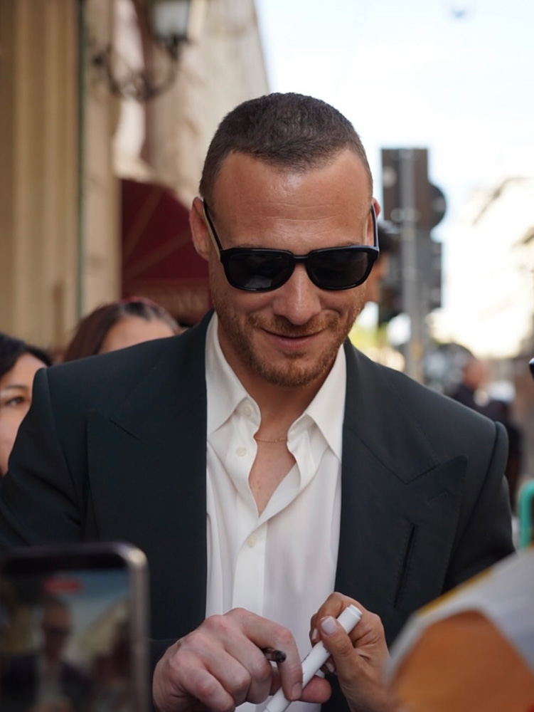 Kerem Bürsin Milano Moda Haftası’nda
